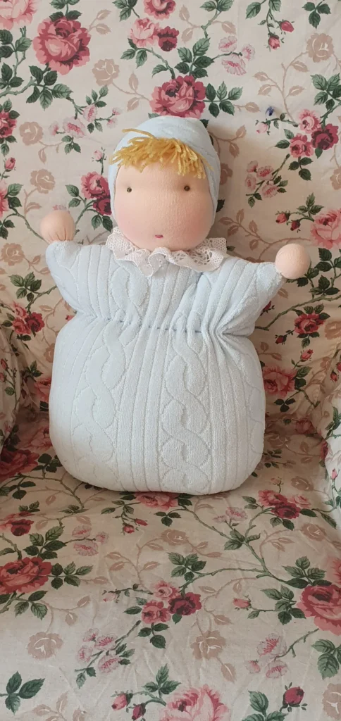 Bambola a Cuscino 25 cm Azzurrina con Pelle Chiara